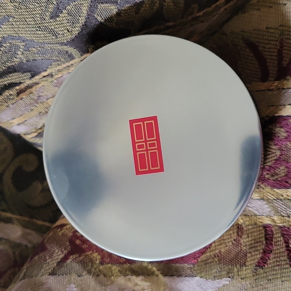 Elizabeth arden pure finsh powder above explains bagged I work for them … - Picture 2 of 8